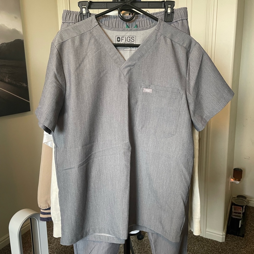 Figs Graphite Scrub Set (V-neck short sleeve top and Jogger Bottoms)